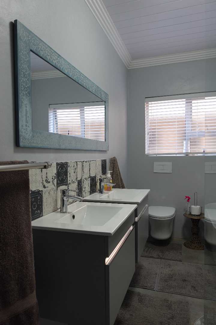 6 Bedroom Property for Sale in Outeniqua Strand Western Cape
